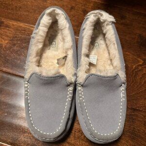 UGG Ansley Moccasin Slippers – Women’s Size 6 – Gray Suede & Sheepskin